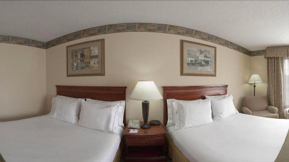 Holiday Inn Express Hotel & Suites Forest By Ihg Exteriör bild