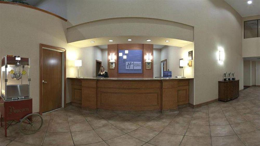 Holiday Inn Express Hotel & Suites Forest By Ihg Exteriör bild