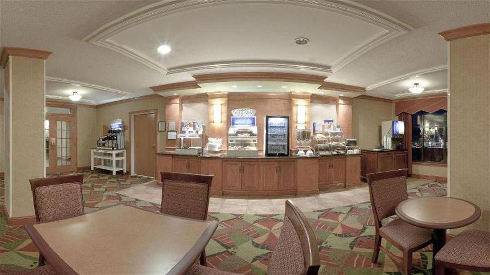 Holiday Inn Express Hotel & Suites Forest By Ihg Exteriör bild
