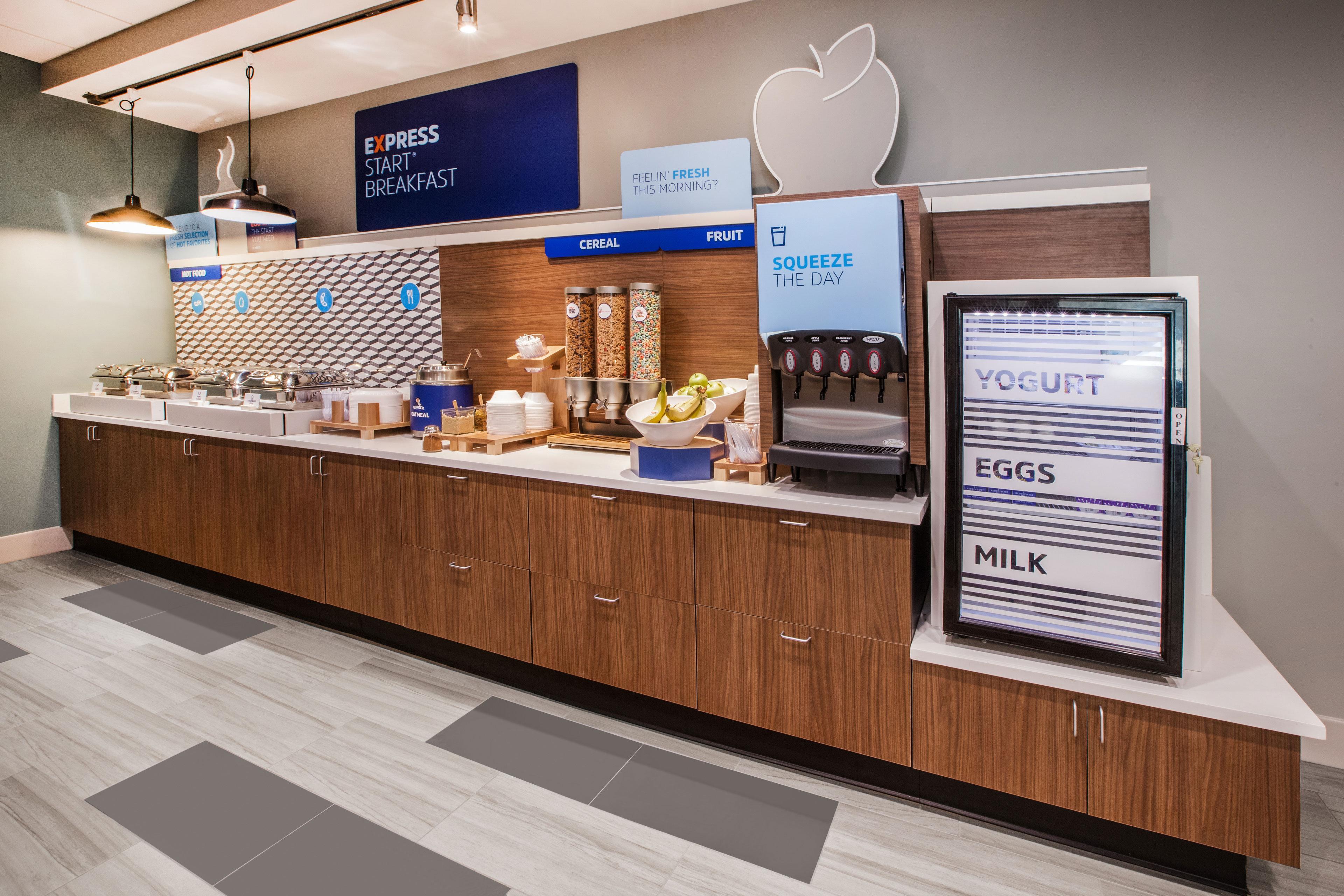 Holiday Inn Express Hotel & Suites Forest By Ihg Exteriör bild