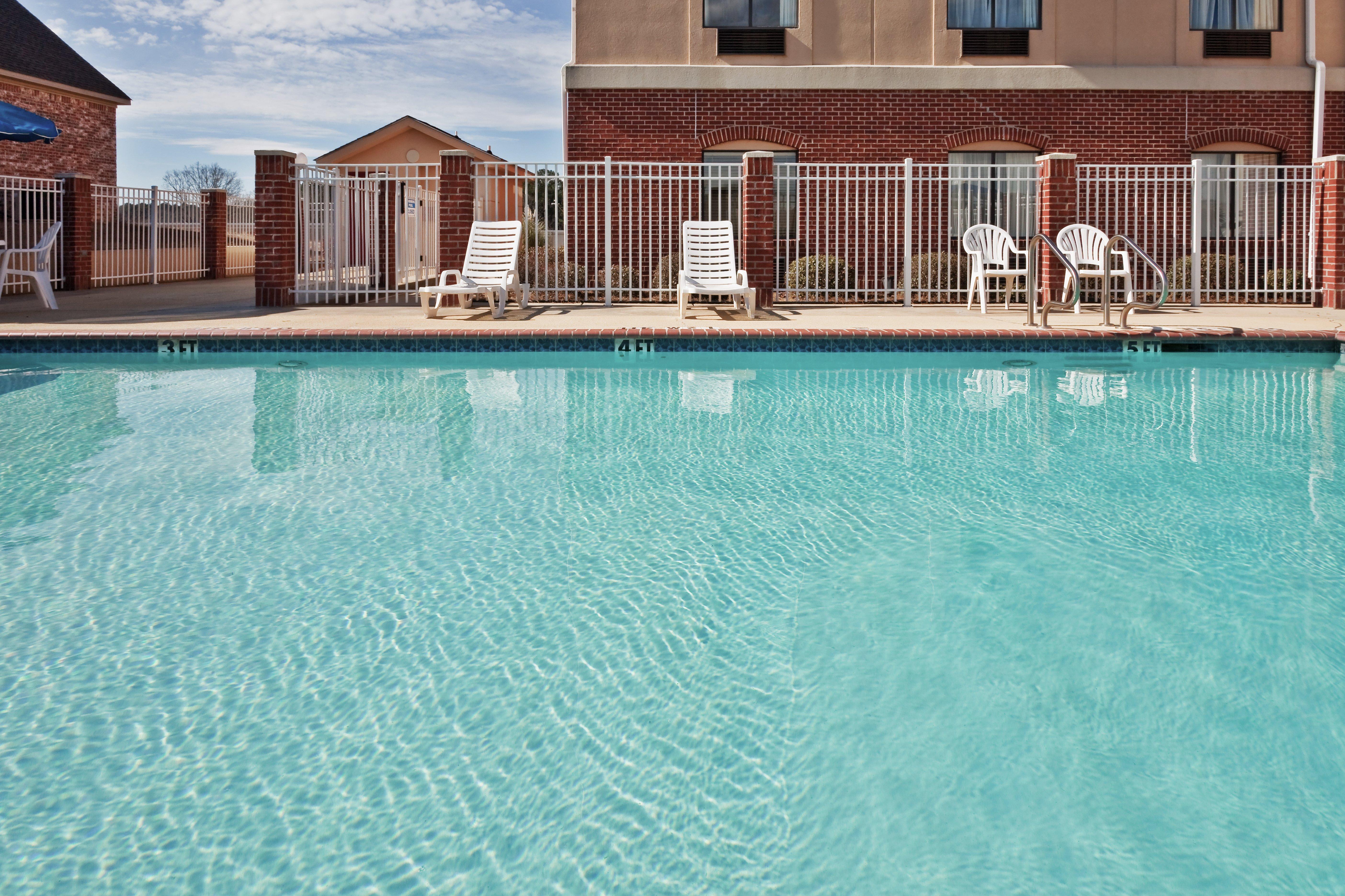 Holiday Inn Express Hotel & Suites Forest By Ihg Exteriör bild