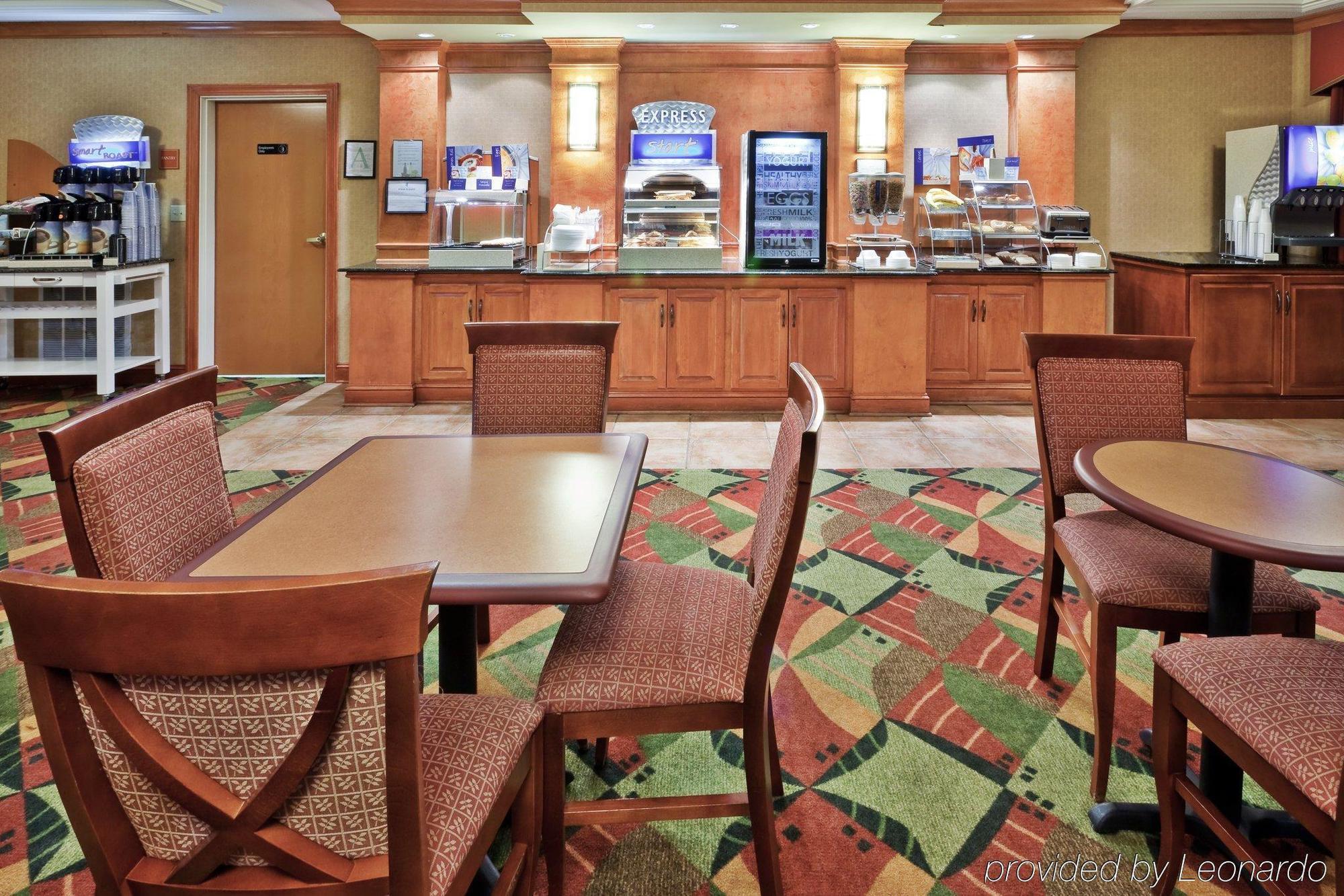 Holiday Inn Express Hotel & Suites Forest By Ihg Exteriör bild