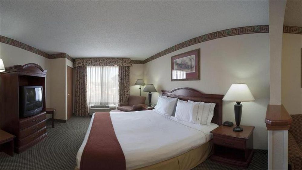Holiday Inn Express Hotel & Suites Forest By Ihg Exteriör bild