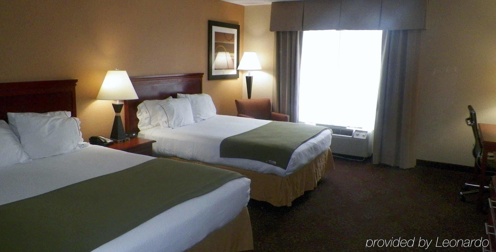 Holiday Inn Express Hotel & Suites Forest By Ihg Exteriör bild